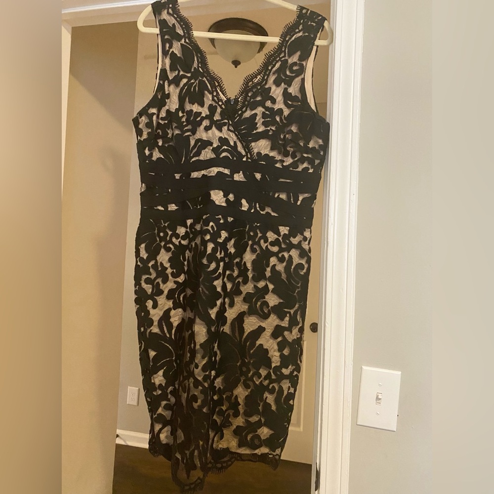 Ronni Nicole - Size 16